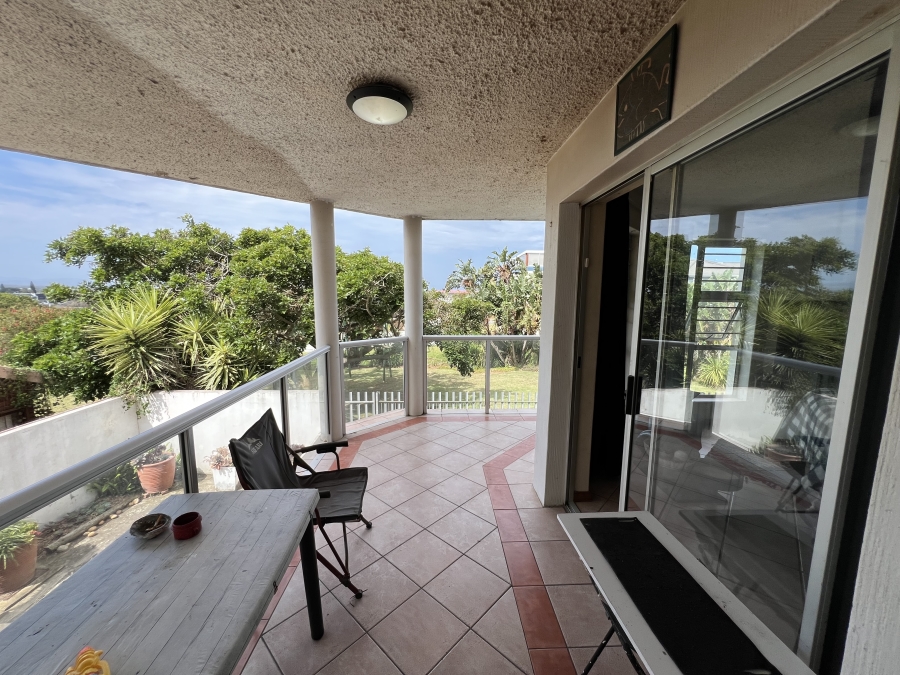 5 Bedroom Property for Sale in Wavecrest Eastern Cape